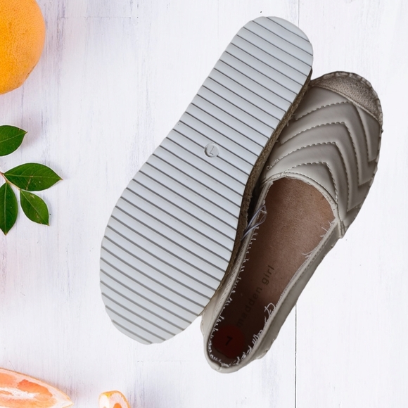 🌞Nwt Madden Girl Cream Cushion Flat Espadrilles Shoes Sz 7 - Picture 4 of 5